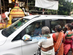 Photos: Jeetendra spotted at the Shani Mandir in Juhu