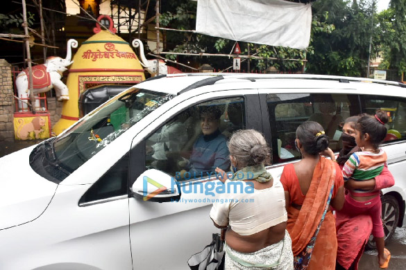Photos: Jeetendra spotted at the Shani Mandir in Juhu