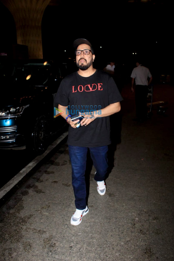 photos kangna ranaut and mika singh snapped at the airport 2