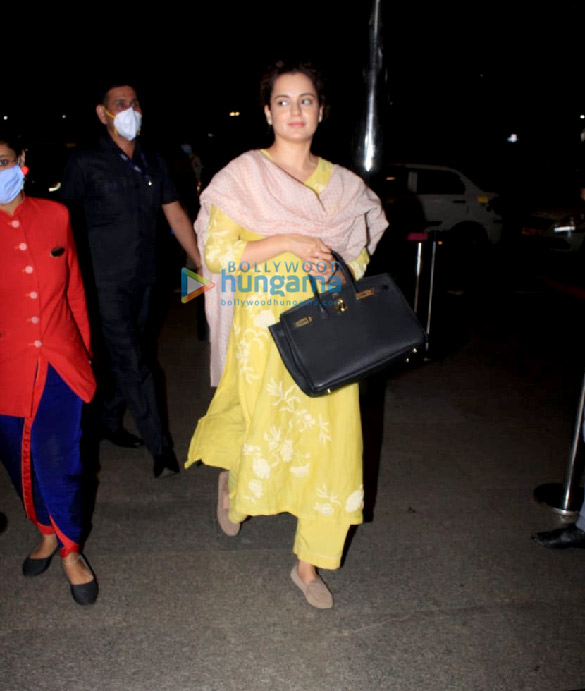 photos kangna ranaut and mika singh snapped at the airport 3