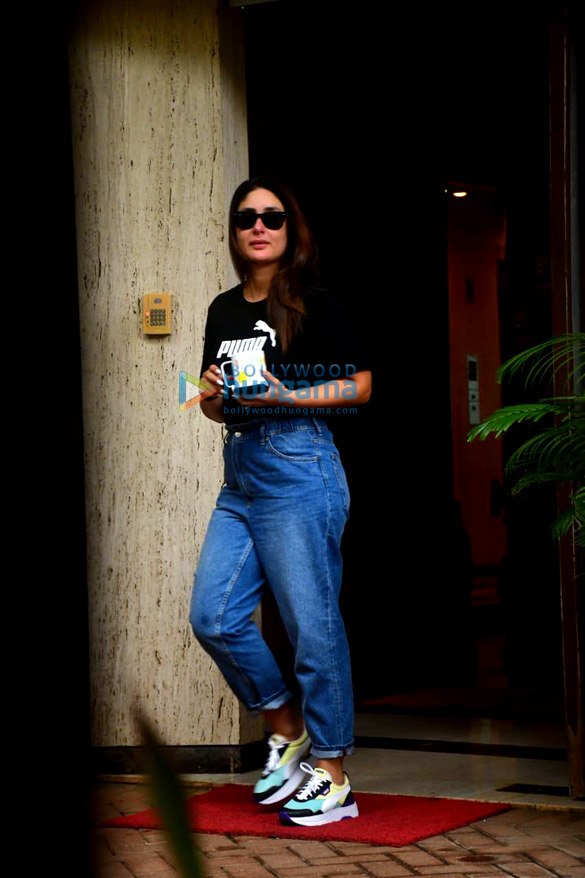 photos kareena kapoor khan spotted in bandra 1 29