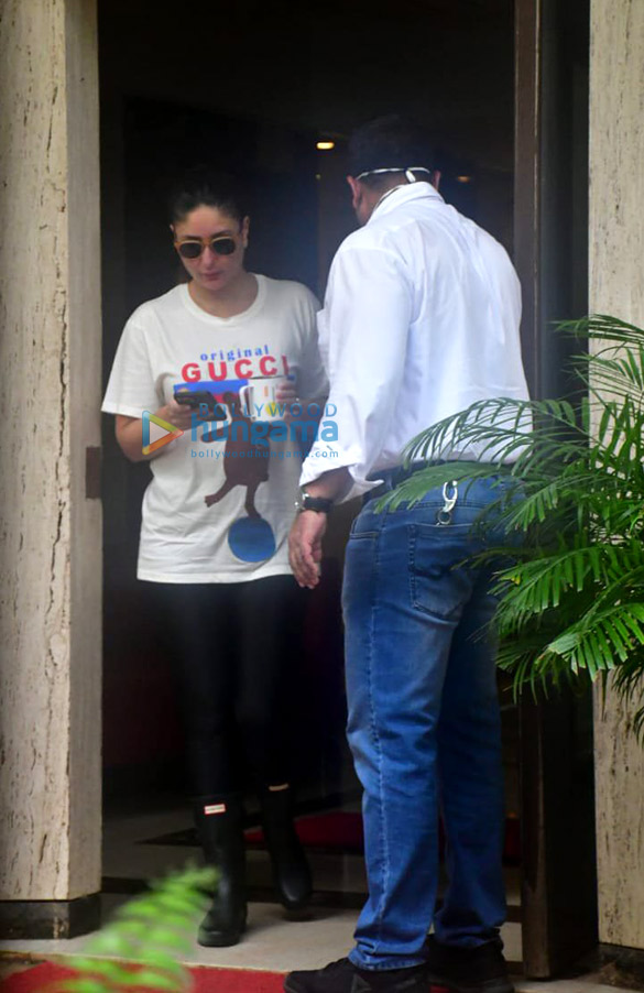 Photos: Kareena Kapoor Khan spotted in Bandra Photos: Kareena Kapoor Khan spotted in Bandra