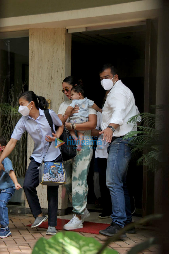 photos kareena kapoor khan spotted in bandra 3 27