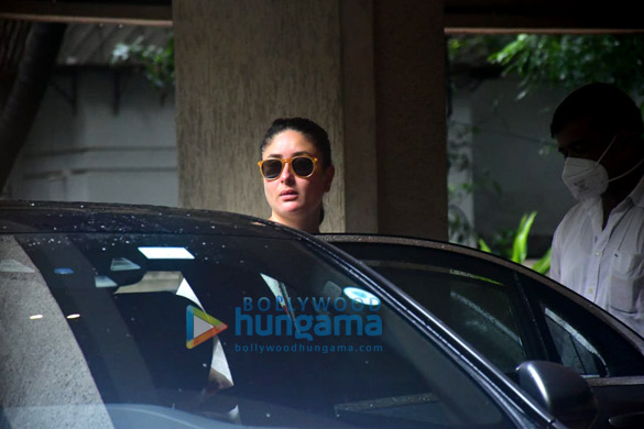 photos kareena kapoor khan spotted in bandra 4 18