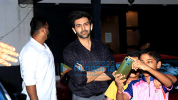Photos: Kartik Aaryan snapped in town