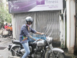 Photos: Kartik Aaryan spotted outside Mehboob studio in Bandra