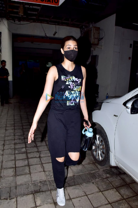 photos kriti sanon snapped in andheri 4
