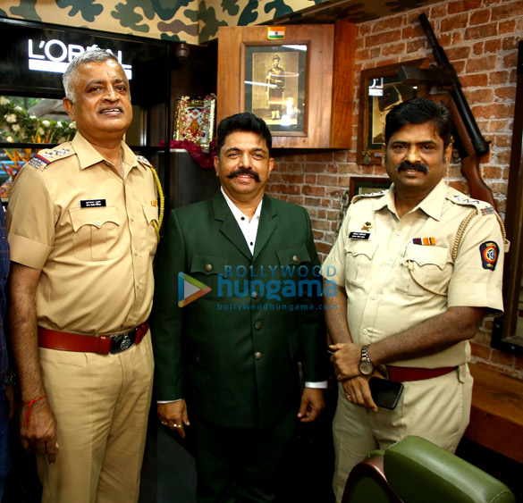 photos madhur bhandarkar attends the opening of hair stylist shivarama bhandaris new salon 4