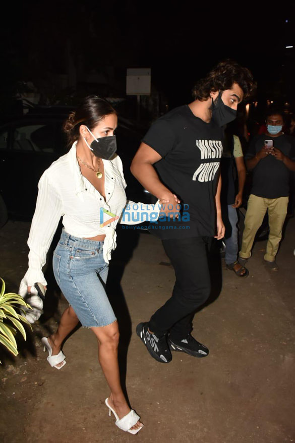 photos malaika arora and arjun kapoor snapped at mizu restaurant in khar 4
