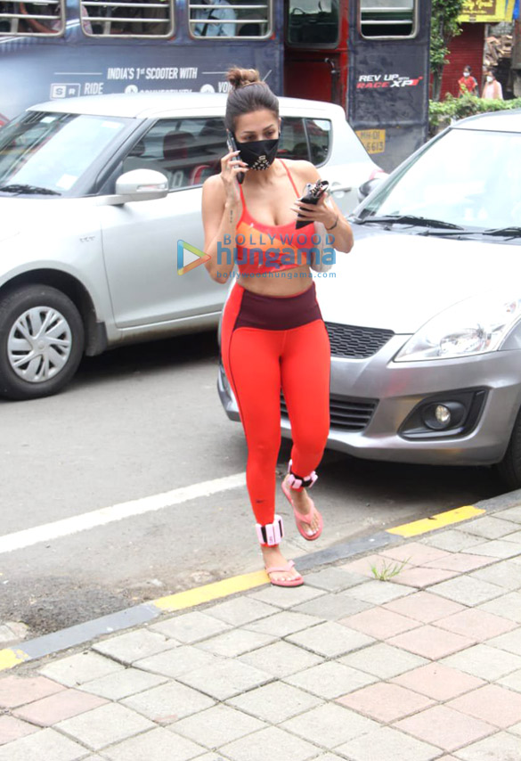 photos malaika arora spotted outside diva yoga in bandra 4