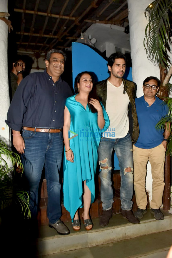 photos mission majnu team celebrate the shoot wrap up at oliver bar in khar 000 2