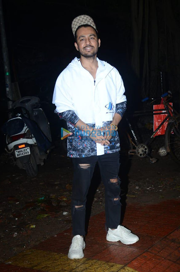 photos neha kakkar and tony kakkar snapped in versova 4