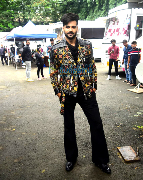 photos nikki tamboli shweta tiwari anushka sen and others snapped for khatron ke khiladi finale at filmcity in goregaon 5