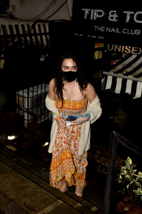 Photos: Preity Zinta spotted at Tip & Toe in Bandra Photos: Preity Zinta spotted at Tip & Toe in Bandra