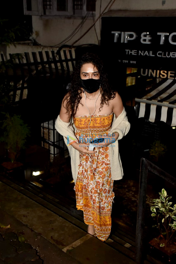 photos preity zinta spotted at tip toe in bandra 2