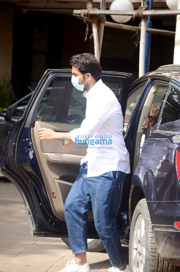 Photos: Rajkummar Rao, Patralekha, Arti Singh and others snapped at Sidharth Shukla’s residence Photos: Rajkummar Rao, Patralekha, Arti Singh and others snapped at Sidharth Shukla’s residence