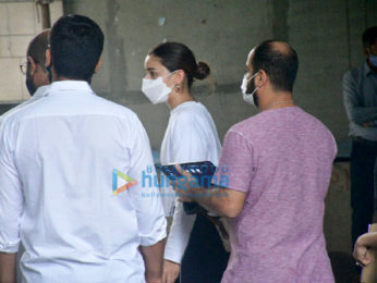 Photos: Ranbir Kapoor, Alia Bhatt, Neetu Singh spotted at their new residence