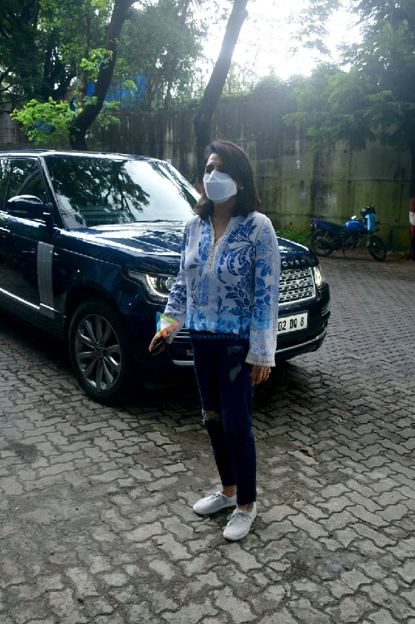 photos ranbir kapoor alia bhatt neetu singh spotted at their new residence 5