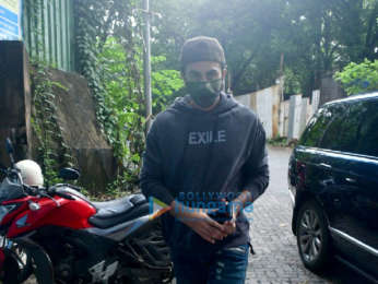 Photos: Ranbir Kapoor, Alia Bhatt, Neetu Singh spotted at their new residence