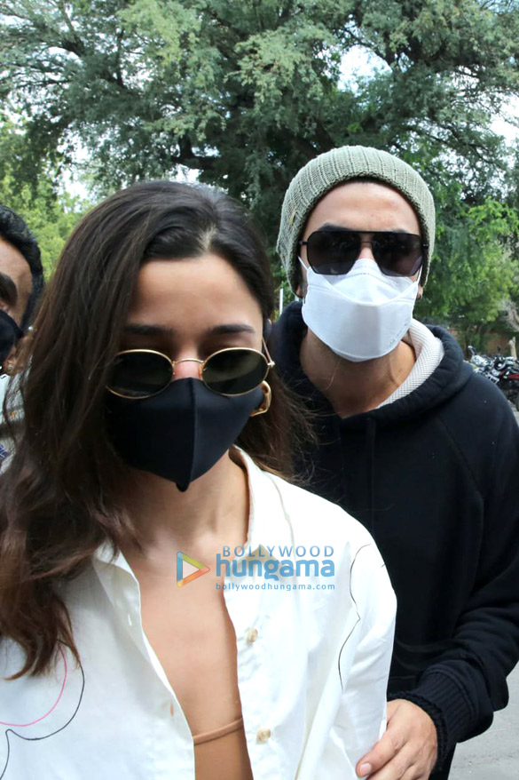 photos ranbir kapoor and alia bhatt return to mumbai from jodhpur 2