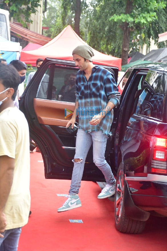 Photos: Ranbir Kapoor spotted at Mehboob Studio