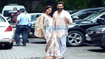 Photos: Riteish Deshmukh, Genelia D’Souza, Aayush Sharma and others snapped at Arpita Khan’s residence for Ganpati