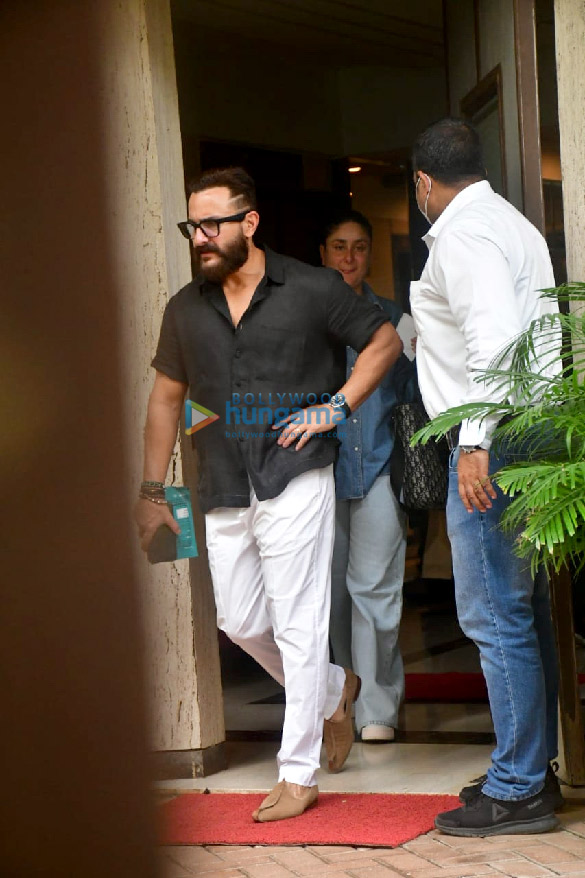 Photos: Saif Ali Khan, Kareena Kapoor Khan, Taimur and Jeh spotted in Bandra Photos: Saif Ali Khan, Kareena Kapoor Khan, Taimur and Jeh spotted in Bandra