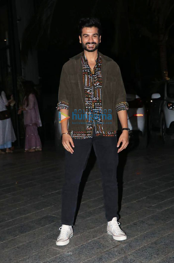 photos sara ali khan diana penty and others snapped at the screening of shiddat 4