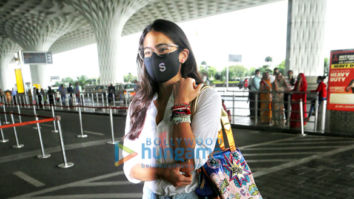 Photos: Sara Ali Khan, Sophie Choudry and Sonnalli Seygall snapped at the airport