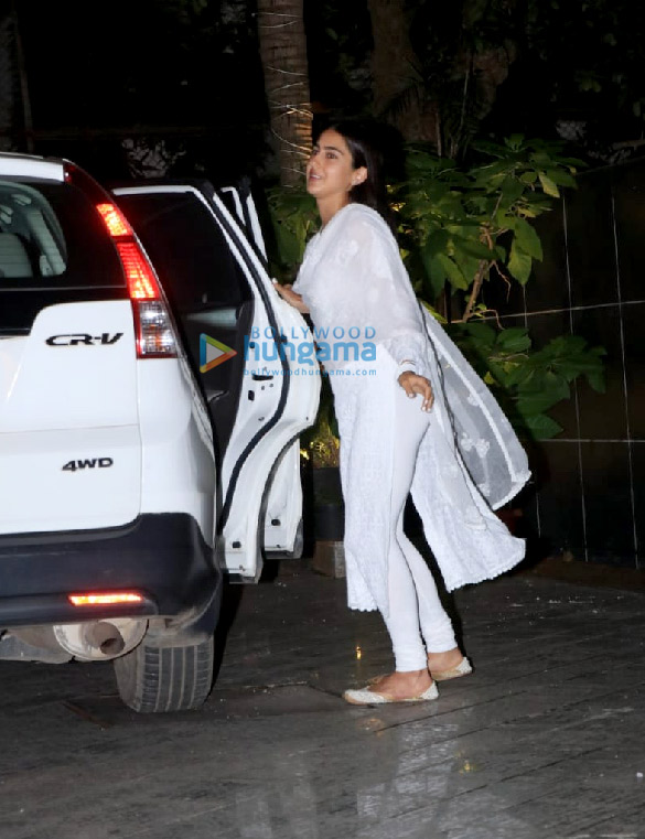 photos sara ali khan and amrita singh snapped at the screening of shiddat 3