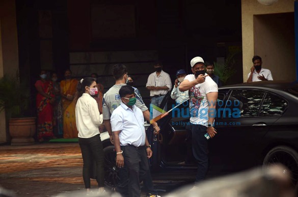 photos shehnaaz gill and others at sidharth shuklas last rites 8 2