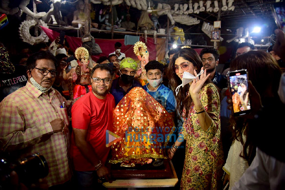 photos shilpa shetty spotted bringing home an idol of ganpati for ganesh chaturthi 1