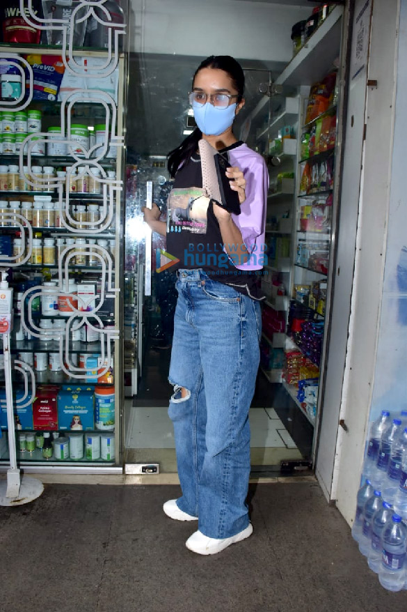 Photos: Shraddha Kapoor snapped in Bandra Photos: Shraddha Kapoor snapped in Bandra