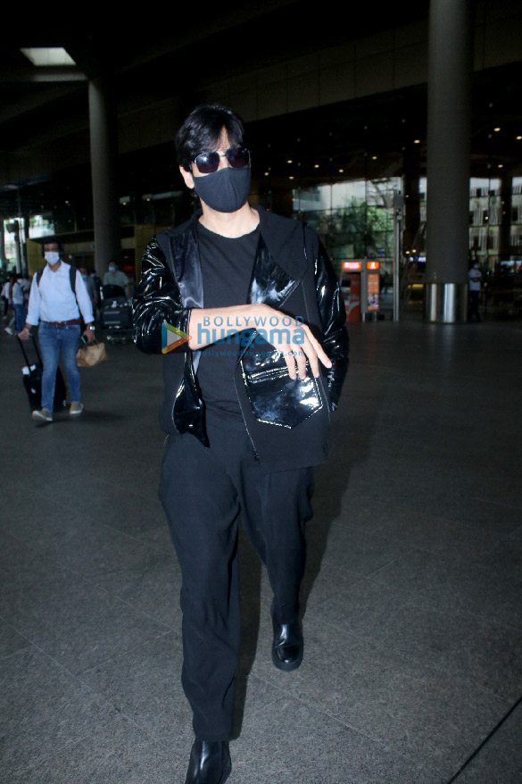photos siddharth malhotra urvashi rautela amyra dastur and others spotted at the airport 1