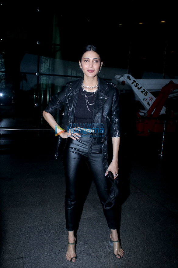 photos sonal chauhan disha patani and others snapped at the airport 6