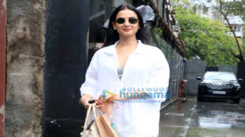 Photos: Sonal Chauhan snapped in Juhu