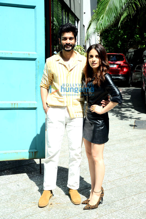 photos sunny kaushal and radhika madan snapped in santacruz 5