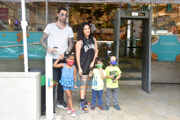 photos sunny leone spotted at food hall with her family 1