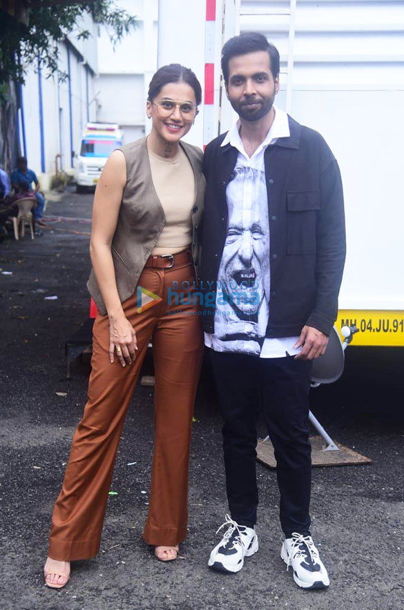 photos taapsee pannu abhishek banerjee and nikki tamboli snapped at zee comedy show 6