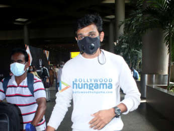 Photos: Varun Dhawan, Shruti Haasan, Karishma Tanna and others snapped at the airport