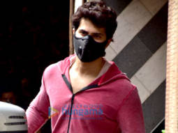 Photos: Varun Dhawan snapped at the gym in Juhu