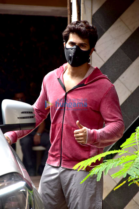 photos varun dhawan snapped at the gym in juhu 2 8