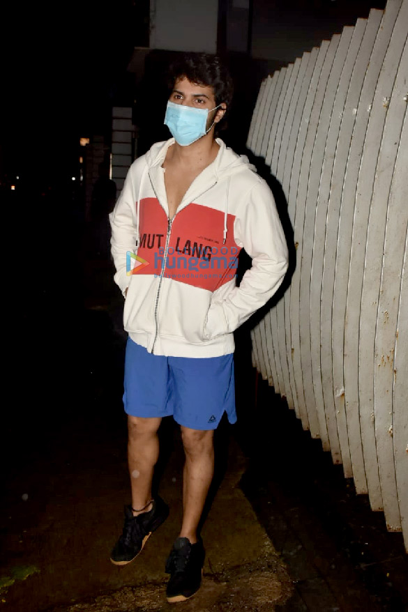 photos varun dhawan snapped at the gym in khar 4