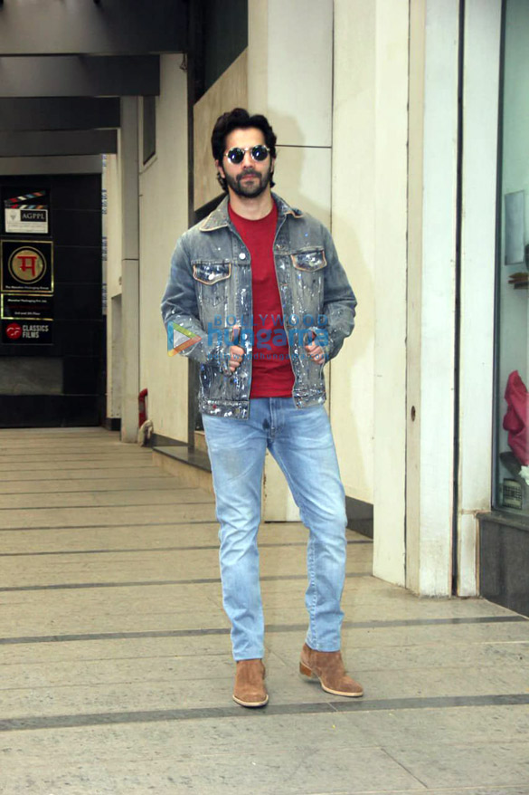 Photos: Varun Dhawan spotted in Khar Photos: Varun Dhawan spotted in Khar