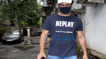 Photos: Vicky Kaushal spotted at Shoojit Sircar’s office in Juhu