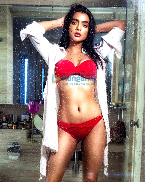 ruhi singh 4 10
