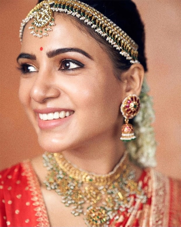 Samantha Akkineni keeps it traditional in red and gold Banarasi saree :  Bollywood News - Bollywood Hungama