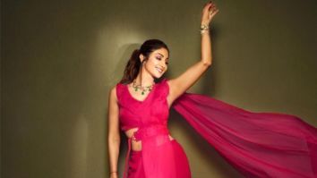 Deepika Padukone gives colour blocking lessons in a pleated saree