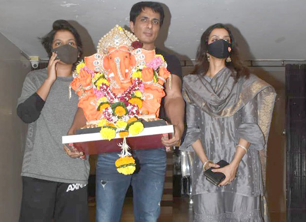Sonu Sood says good-bye to Ganpati Bappa on visarjan day Sonu Sood says good-bye to Ganpati Bappa on visarjan day