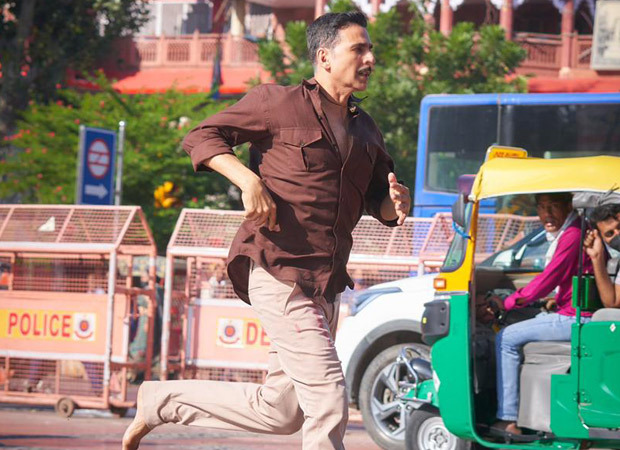 Akshay Kumar shoots for Aanand L Rai's Raksha Badhan at his birth place in Chandni Chowk, watch video Akshay Kumar shoots for Aanand L Rai's Raksha Badhan at his birth place in Chandni Chowk, watch video